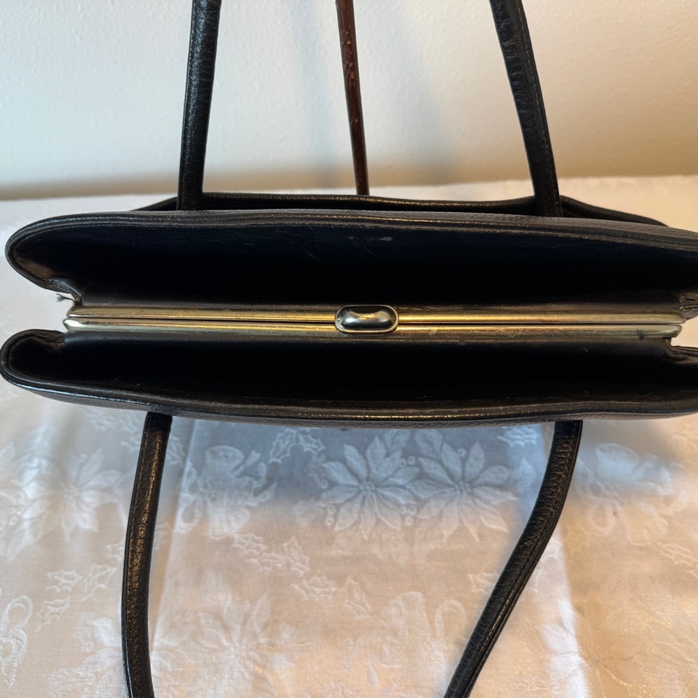 Vintage 1960s Rambler by Kaden Black Leather Handbag - Picture 6 of 16